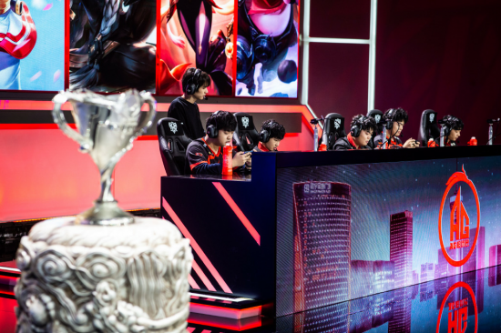 成都AG超玩会战队夺得KPL夏季赛冠军创下新纪录