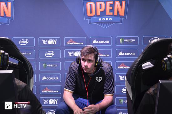 LOL职业选手深情回忆与周淑怡的恋爱故事